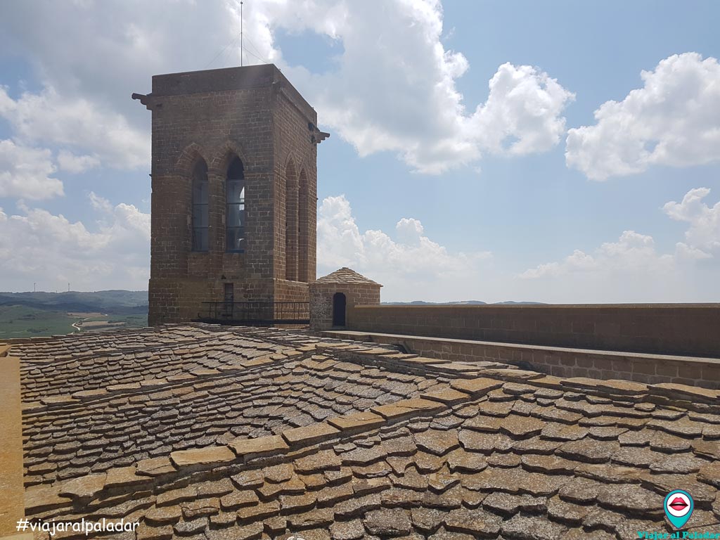 artajona-tejado-lomo-de-dragon