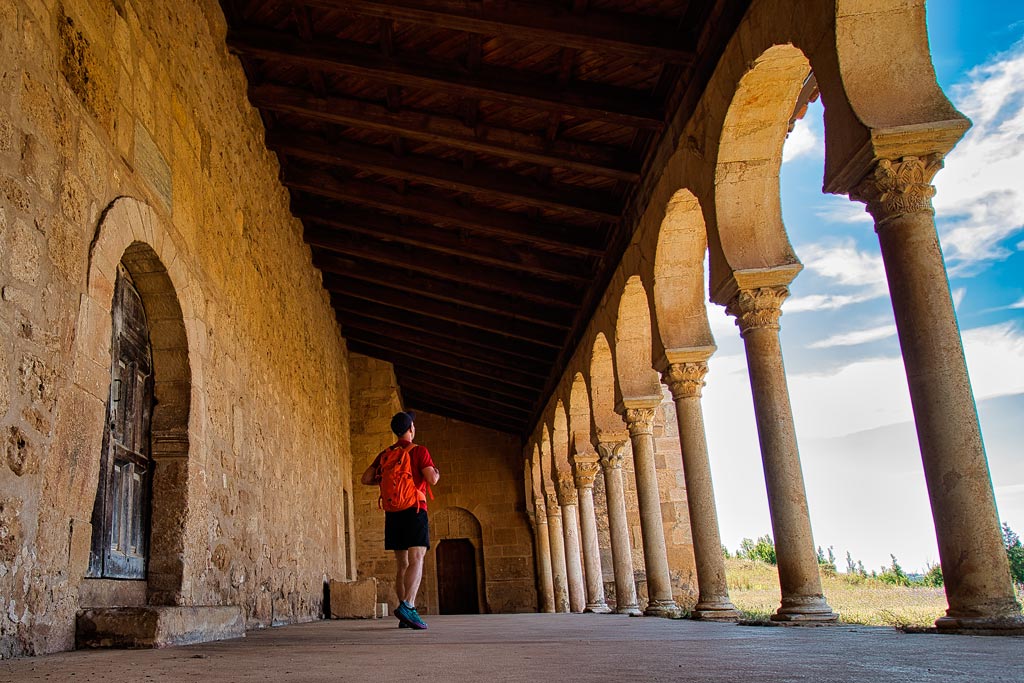 san miguel de escalada monasterio