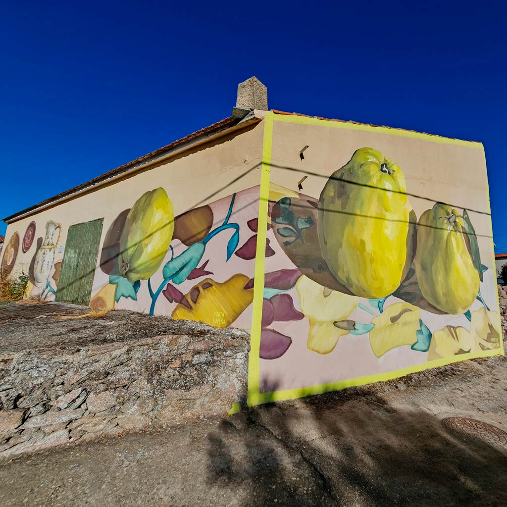 mural los membrillos de marta lapeña en Juzbado