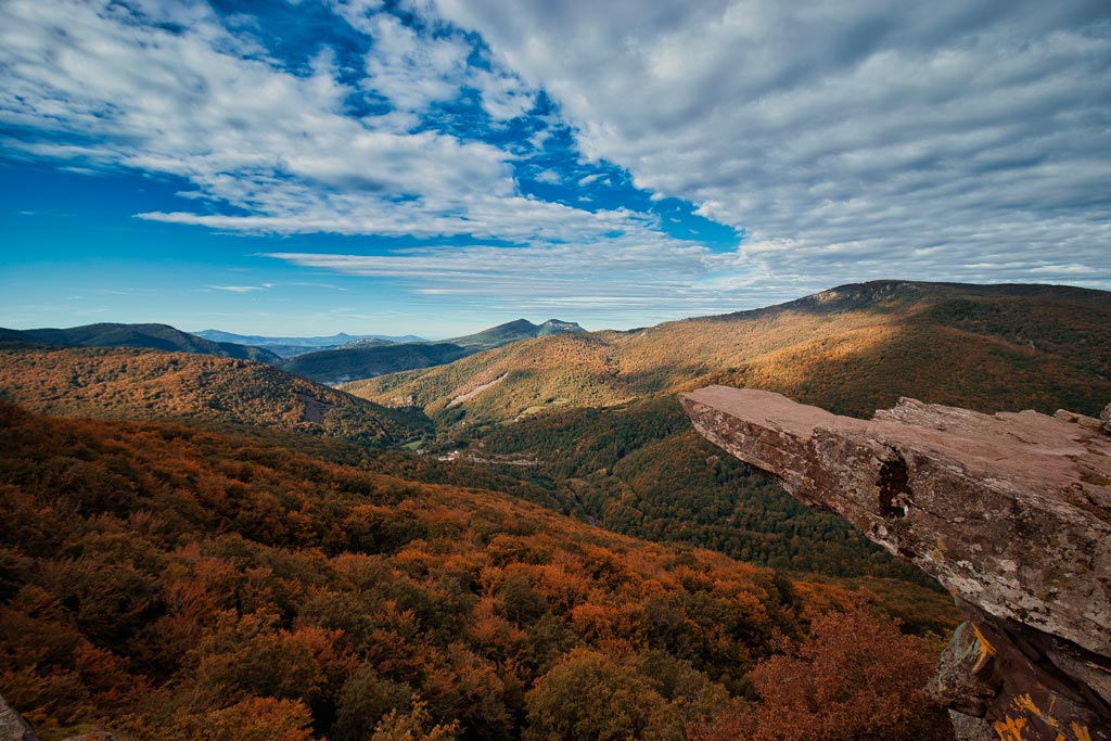 roca en voladizo del Mirador de Zamariain